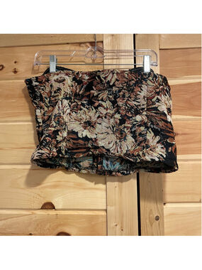Women's PRETTYLITTLETHING Floral Tapestry-style corset top